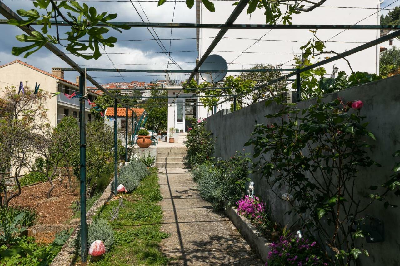 Mini apartment Petra - rooms Purple&Green with kitchen&garden Dubrovnik Buitenkant foto
